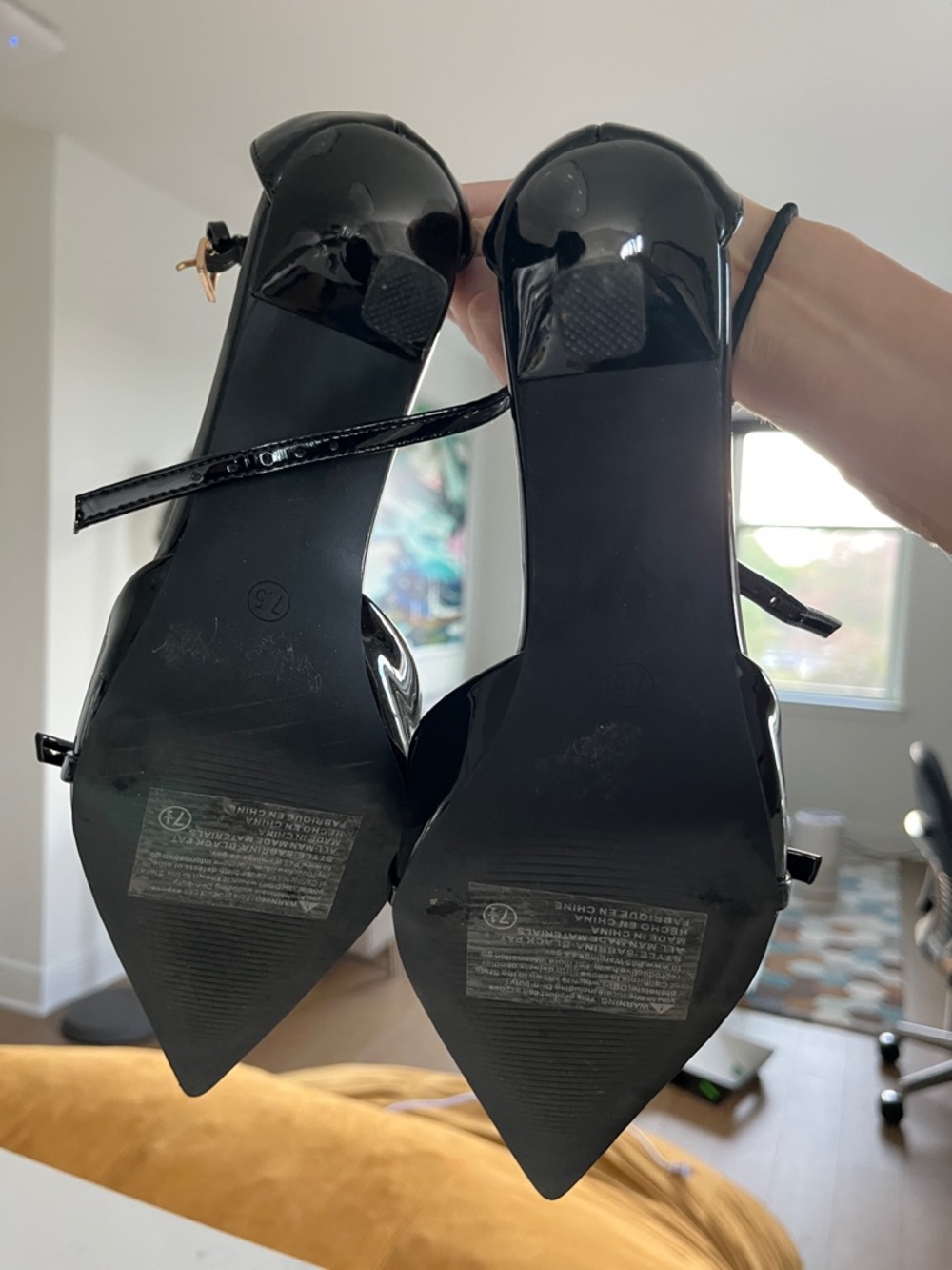 LIKE NEW Windsor Point Taken Closed Toe Buckle Pumps (Size 7.5) - Picture 6 of 8
